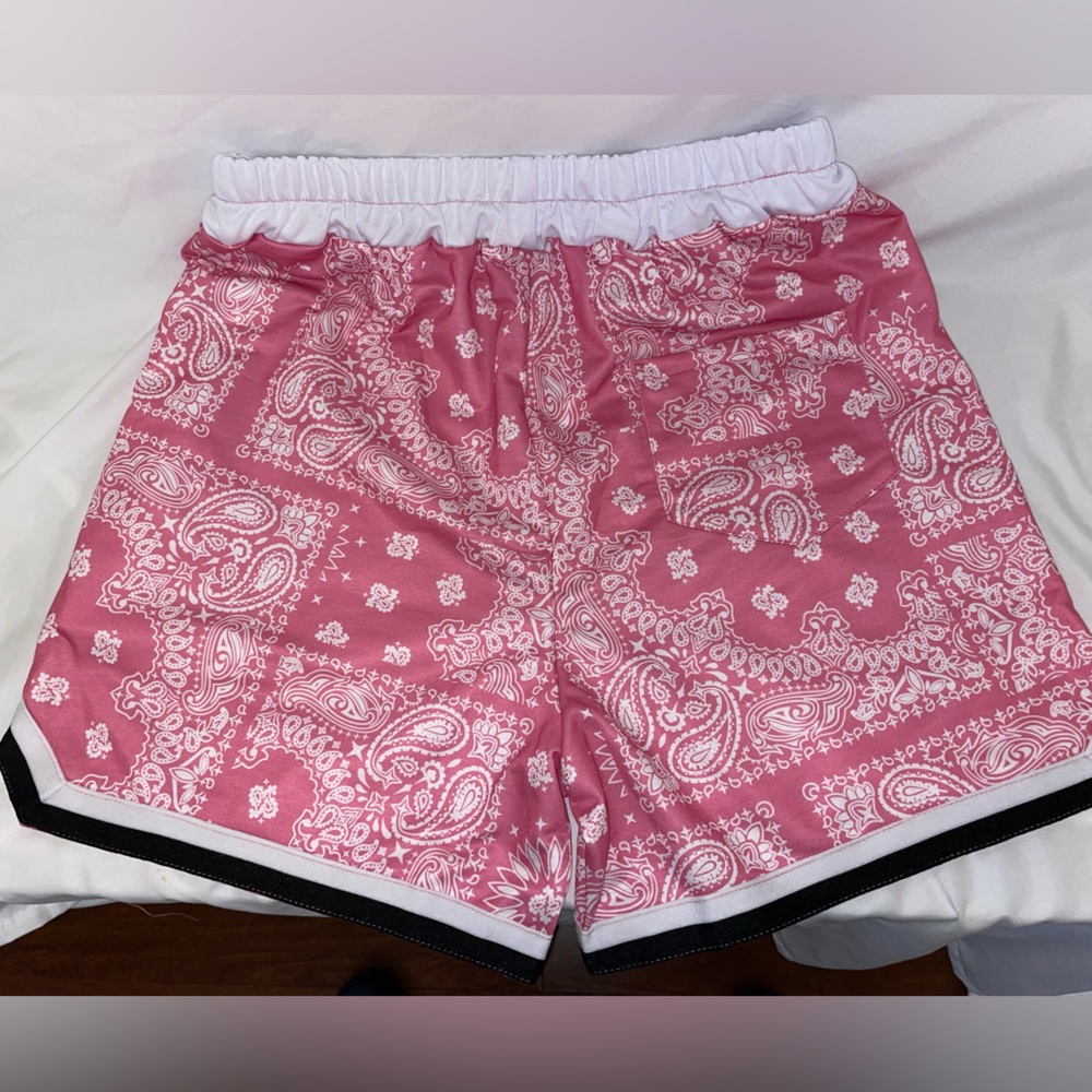 Romwe pink bandana print shorts, Size Medium, BNWT - Picture 3 of 6
